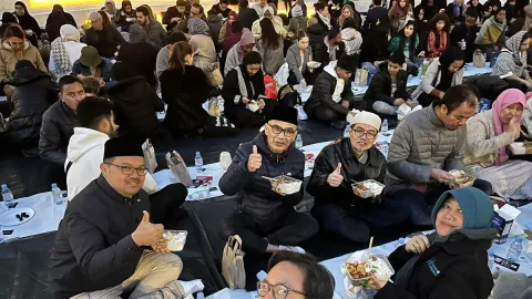 Open Iftar di London, WNI Diaspora Sajikan Menu Nusantara - GenPI.co