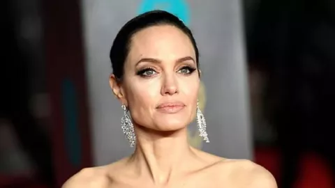 Mendadak Kunjungi Ukraina, Angelina Jolie Diserang Rudal Rusia - GenPI.co