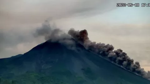 Gunung Merapi Luncurkan Awan Panas, BPPTKG Beri Penjelasan - GenPI.co