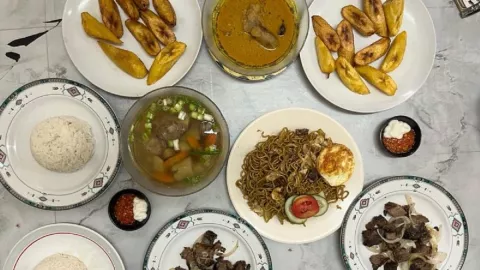 Jajal Sate Domba Afrika yang Dimakan dengan Pisang Goreng - GenPI.co