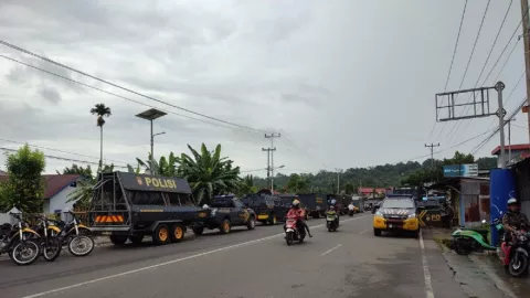 Pelantikan Pj Gubernur Papua Barat Tegang, Massa Blokade Jalan - GenPI.co