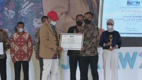 PLN Sabet 4 Penghargaan BUMN Entrepreneurial Marketing Award 2022 - GenPI.co