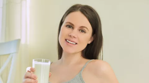 Minum Susu Bisa Menaikkan Berat Badan? Begini Kata Dokter - GenPI.co