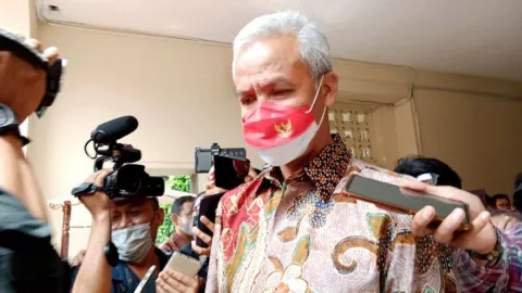 Ditanya Soal Survei Capres Saat ke Unair, Ganjar Ogah Jawab - GenPI.co