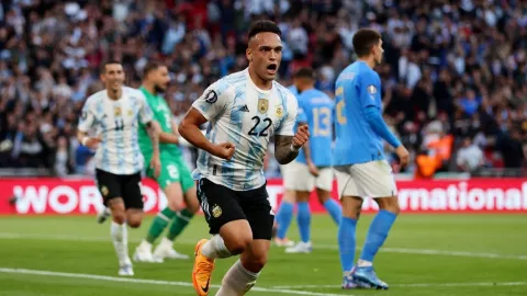 Bantai Italia di Wembley, Argentina Juara Finalissima 2022 - GenPI.co