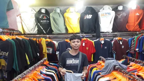 Bisnis Thrift Store, Ilham Kurniawan Kini Raup Cuan Gede - GenPI.co