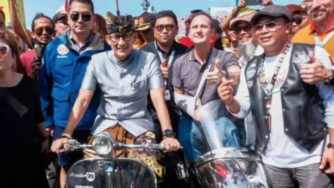 Serunya Sandiaga Uno Konvoi Vespa Keliling Bali, Acara Apa? - GenPI.co