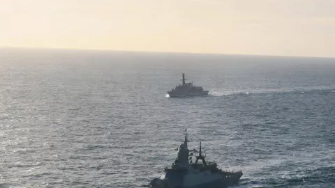 Kapal Perang China Tantang Armada Tempur Amerika Serikat, Dahsyat - GenPI.co