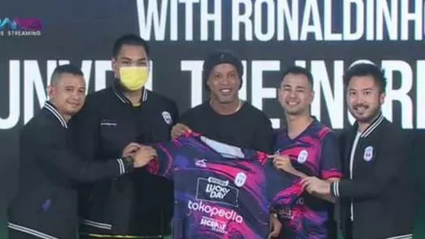 Gabung RANS Nusantara FC, Ronaldinho Kenal Sepak Bola Indonesia - GenPI.co
