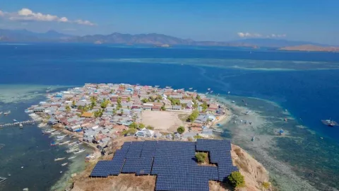 PLTS Pulau Messah Sukses Nyalakan Kehidupan Masyarakat - GenPI.co