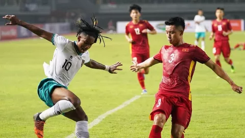 Ronaldo Kwateh Berani Jawab Shin Tae Yong, Media Vietnam Kaget - GenPI.co