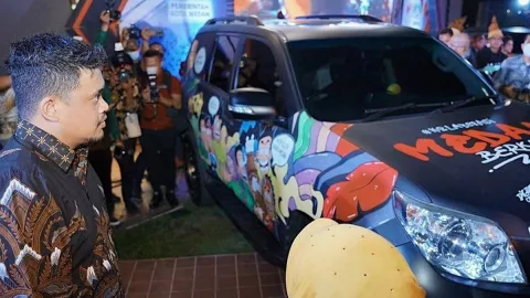 Mobil Mewah Bobby Nasution Jadi Kanvas Lukisan, Penuh Gambar Unik - GenPI.co
