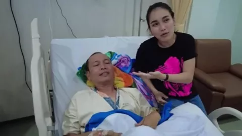 Ayu Ting Ting Sebut Ayah Ojak Masih Terbaring di RS, Mohon Doanya - GenPI.co