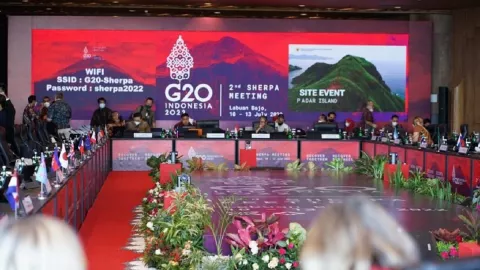 Masyarakat Ingin Indonesia Undang Rusia ke G20, Kata SMRC - GenPI.co