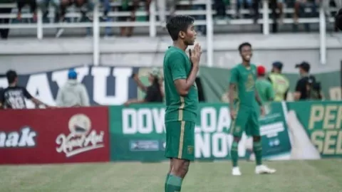 Kontroversi Wasit Liga 1 2022/23 Disorot, Akmal Marhali Tegas - GenPI.co