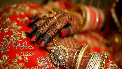 Sosok yang Menikah dengan Wanita India ini Sungguh Membingungkan - GenPI.co