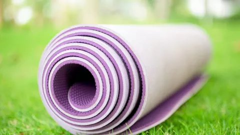 5 Rekomendasi Matras Yoga Terbaik, Desain Simpel dan Anti-slip - GenPI.co