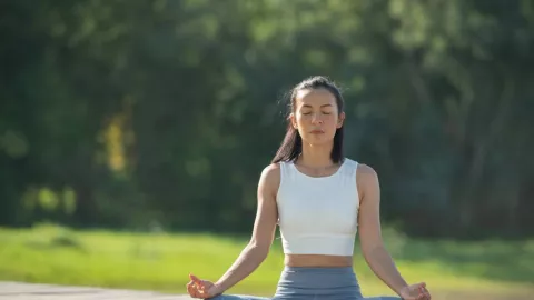 Ini 3 Manfaat Yoga untuk Kesehatan, Angkat Beban di Gym Lewat! - GenPI.co