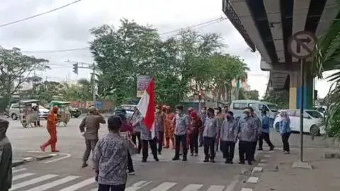 Aksi PNS di Jembatan Si Manis Ancol Patut Diacungi Jempol - GenPI.co