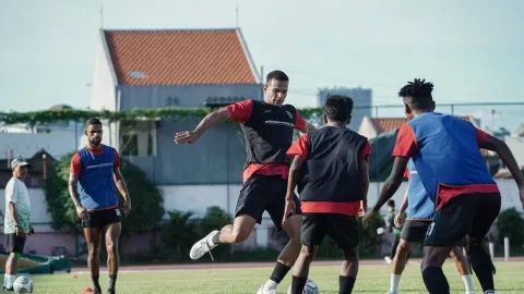 Madura United Bisa Frustrasi, Persebaya Surabaya Diperkuat Pemain Baru - GenPI.co