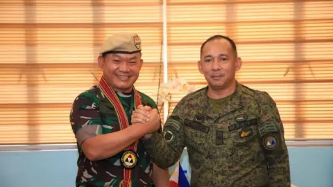 Sikat Habis FPI, Jenderal Dudung Dapat Penghargaan dari Militer Filipina - GenPI.co