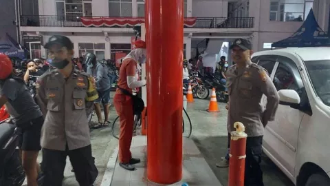 Harga BBM Naik, Polisi Kepung Beberapa SPBU di Ambon - GenPI.co