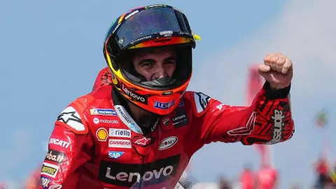 Juara MotoGP San Marino, Bagnaia Sejajar Rossi dan Stoner - GenPI.co
