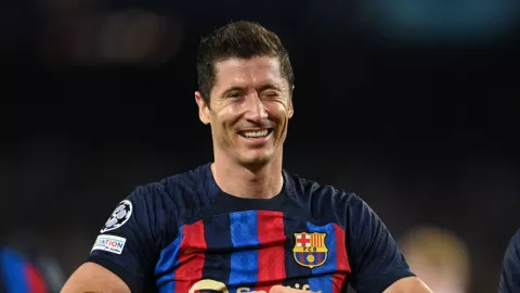 Manchester United Ketiban Sial Lawan Barcelona, Lewandowski Tersenyum - GenPI.co