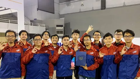 Mahasiswa ITS Surabaya Juara Dunia Kompetisi Robot Terbang - GenPI.co