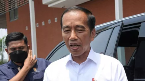 Jokowi Dituduh Tak Lulus dari UGM, PSI: Isu Sampah - GenPI.co