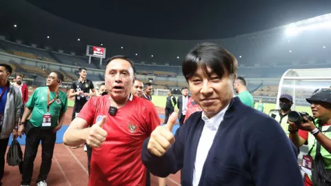 Mundur dari PSSI, Iwan Bule Ingin Shin Tae Yong Latih Timnas Indonesia - GenPI.co