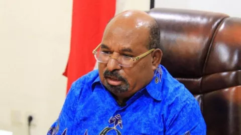 Pengangkatan Lukas Enembe Jadi Kepala Suku Besar Menimbulkan Konflik di Papua - GenPI.co