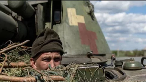 Pasukan Rusia Angkat Kaki dari Kherson, Lagu Kebangsaan Ukraina Berkumandang - GenPI.co