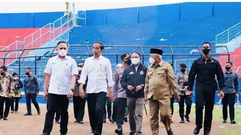 Jokowi Tinjau Stadion Kanjuruhan, Lihat Siapa yang Mendampingi - GenPI.co