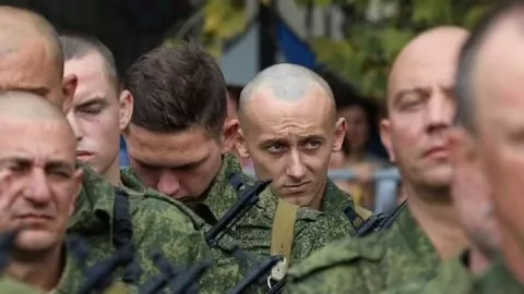 Tentara Rusia Dibunuh Setelah Menyerah di Ukraina, Kremlin Lontarkan Sumpah - GenPI.co