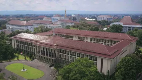10 Universitas Terbaik di Yogyakarta, UGM Masih Jadi Raja - GenPI.co