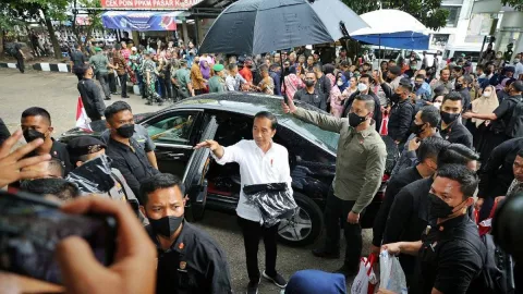 Presiden Jokowi Kunjungi Pasar Kosambi Bandung, Pedagang: Gemetaran, Gugup - GenPI.co