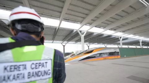Masyarakat Dipersilakan Beri Usulan Nama Kereta Cepat Jakarta-Bandung - GenPI.co