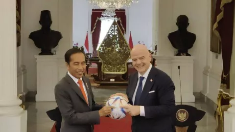Tak Ada PSSI Saat FIFA ke Istana Merdeka, Jokowi Beri Respons - GenPI.co