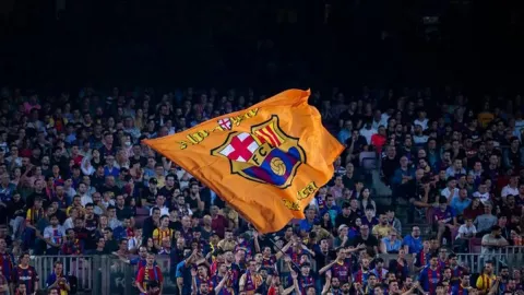Barcelona Hancur pada Liga Champions, Xavi Tidak Akan Dipecat - GenPI.co