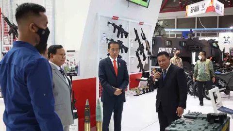 Didampingi Prabowo, Jokowi Sebut Industri Pertahanan Berkembang - GenPI.co
