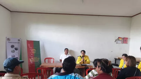 Tim Pengmas UI Dampingi Warga Desa Wanagiri Kelola Kopi Ramah Lingkungan - GenPI.co