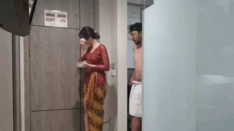 Wanita Kebaya Merah Ditangkap, Link Video Viralnya Diburu Netizen - GenPI.co
