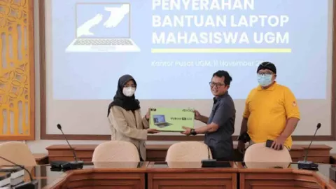 91 Mahasiswa UGM Dipinjami Laptop, Kuliah Makin Tenang - GenPI.co