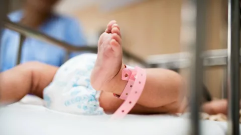 Dokter Spesialis Anak Ungkap Ciri-ciri Fisik Bayi Prematur - GenPI.co