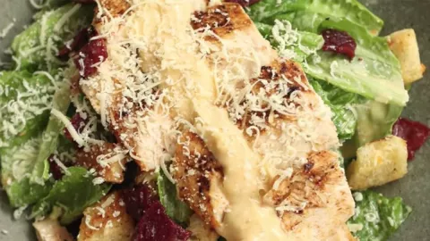 Resep Chicken Caesar Salad, Menu Diet Sehat yang Nikmat - GenPI.co