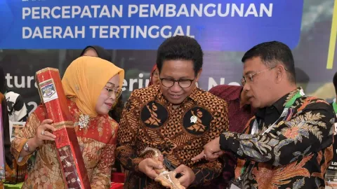 Menteri Desa PDTT Fokus Entaskan 60 Kabupaten Hingga 2024 - GenPI.co