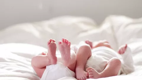 Embrio Berusia 30 Tahun Berhasil Jadi Bayi Kembar, Orang Tua Happy - GenPI.co