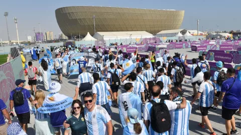 Lionel Messi Kalah, Fans Argentina Tukar Jersey dengan Suporter Arab Saudi - GenPI.co