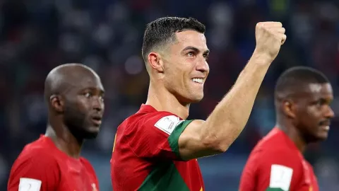 Jelang Lawan Uruguay, Ronaldo Traktir Makan Pemain Portugal - GenPI.co